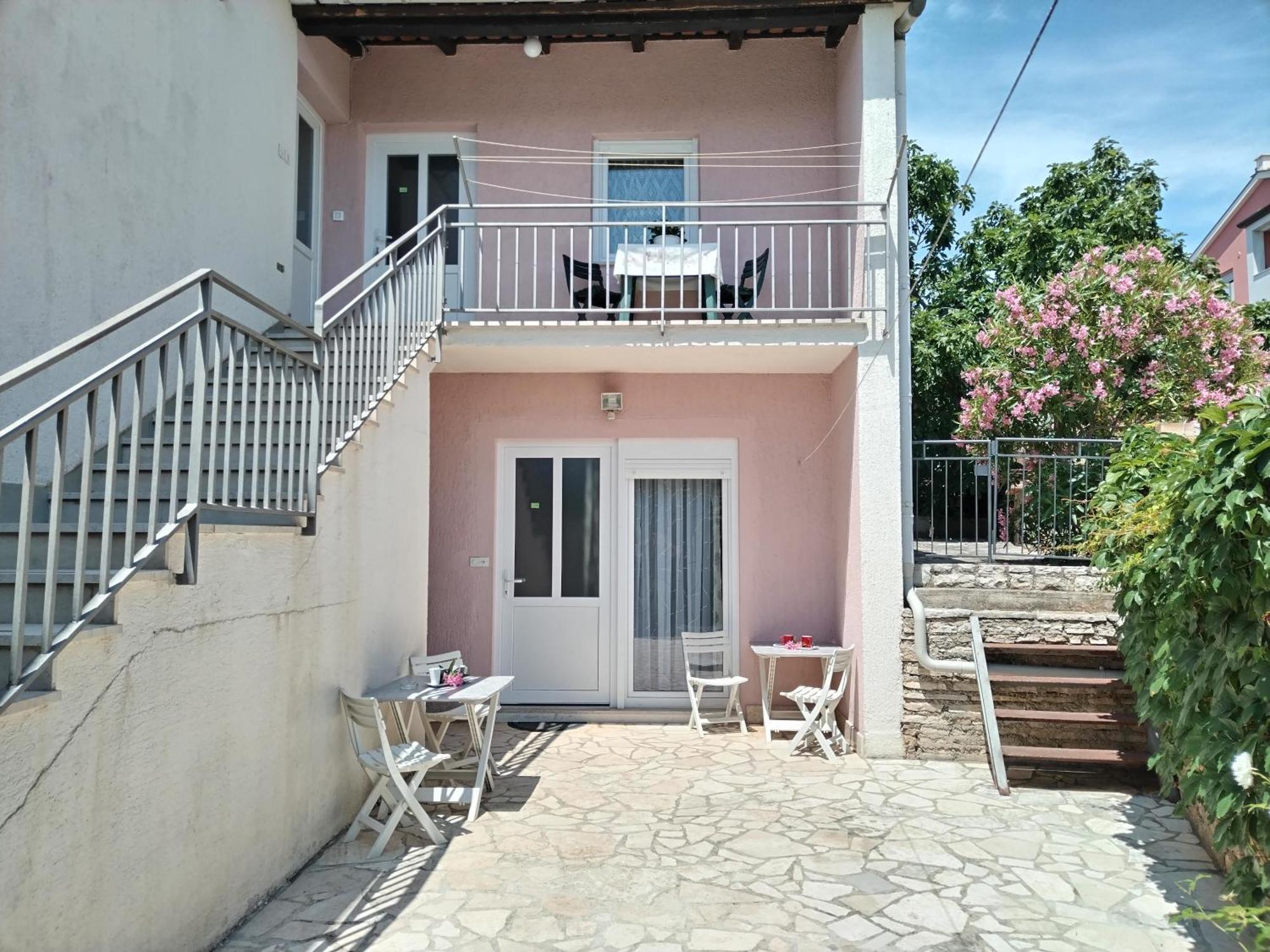 Apartments Erika Pula Exterior photo